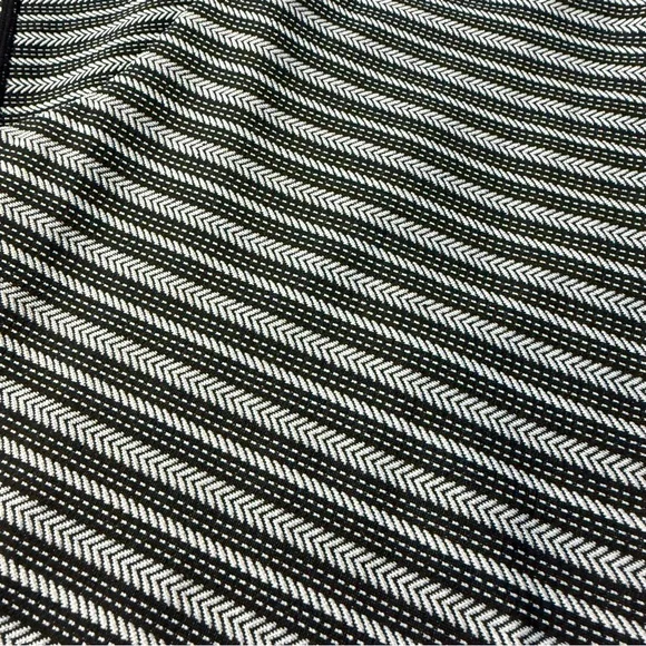 Zyia Black White Textured Stripe Leggings - Picture 4 of 4